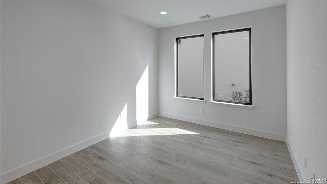 Spacious, unfurnished interior of a new home in Esperanza 50', Boerne (Image 19).