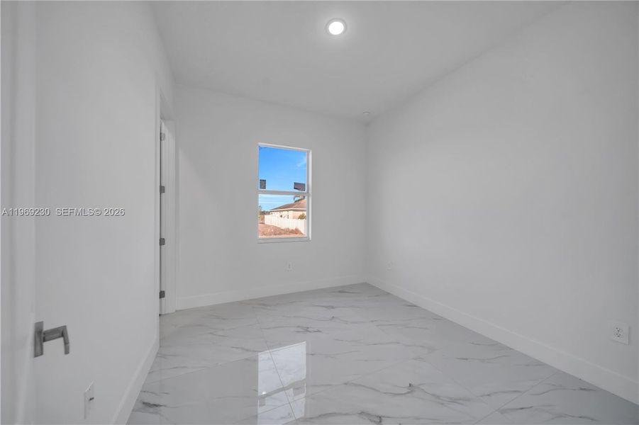 Spacious, unfurnished interior of a new home in , Lehigh Acres (Image 18).