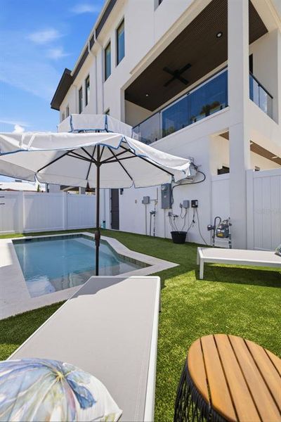 Exterior details and patio area of a home in , Tampa (Image 3).