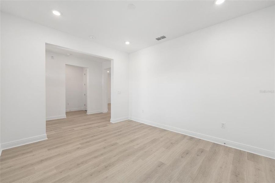 Spacious, unfurnished interior of a new home in , Ocala (Image 13).