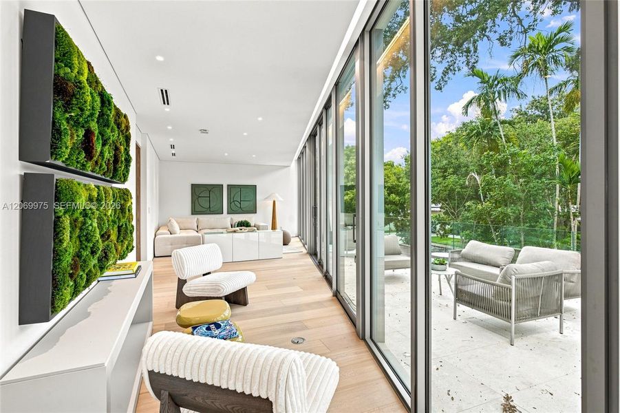 Exterior details and patio area of a home in , Miami (Image 38).