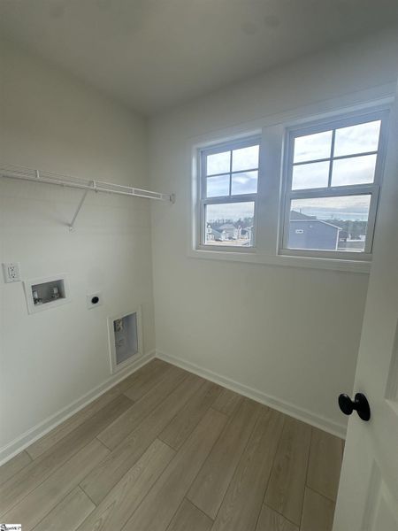 Spacious, unfurnished interior of a new home in Shiloh Trail, Wellford (Image 30).