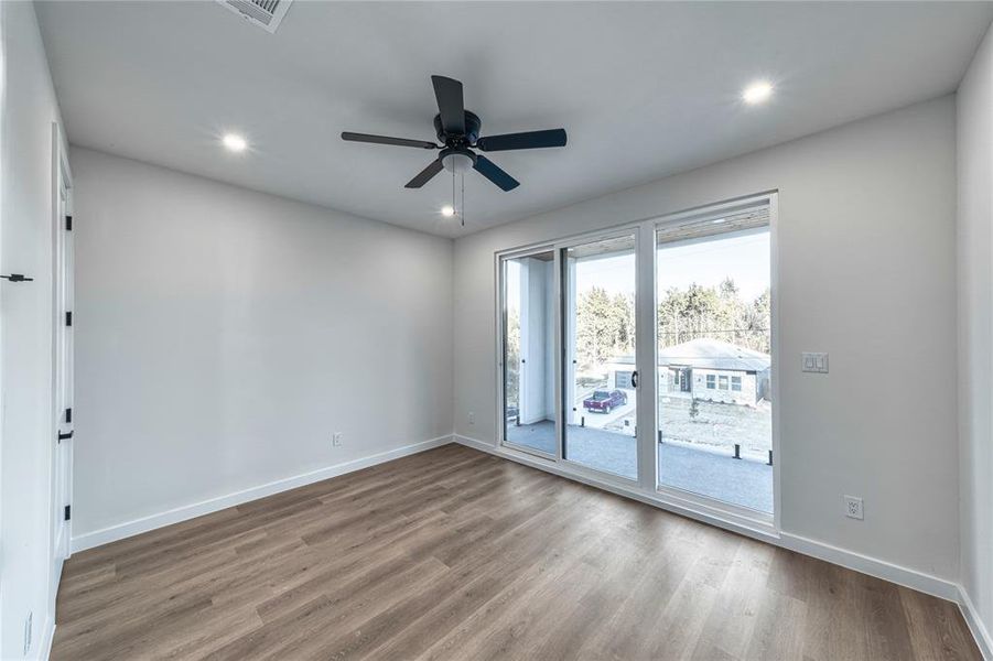 Spacious, unfurnished interior of a new home in , Dallas (Image 29).