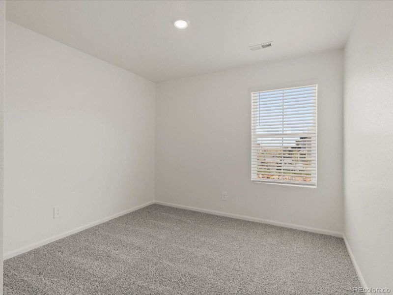 Spacious, unfurnished interior of a new home in Skyview at High Point, Aurora (Image 24).