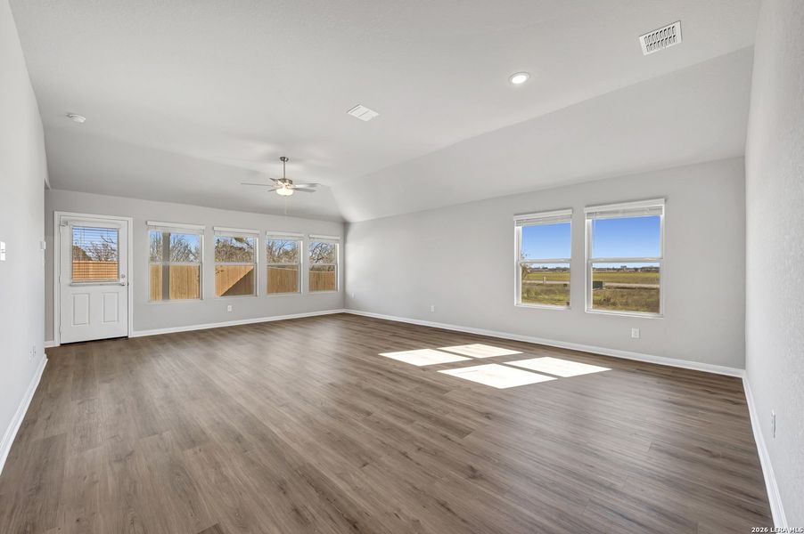 Spacious, unfurnished interior of a new home in Greenspoint Heights, Seguin (Image 38).