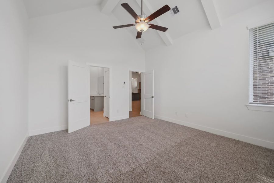 Spacious, unfurnished interior of a new home in Meridiana 50's and 60's, Manvel (Image 25).