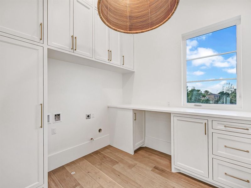 Spacious, unfurnished interior of a new home in , Galveston (Image 39).