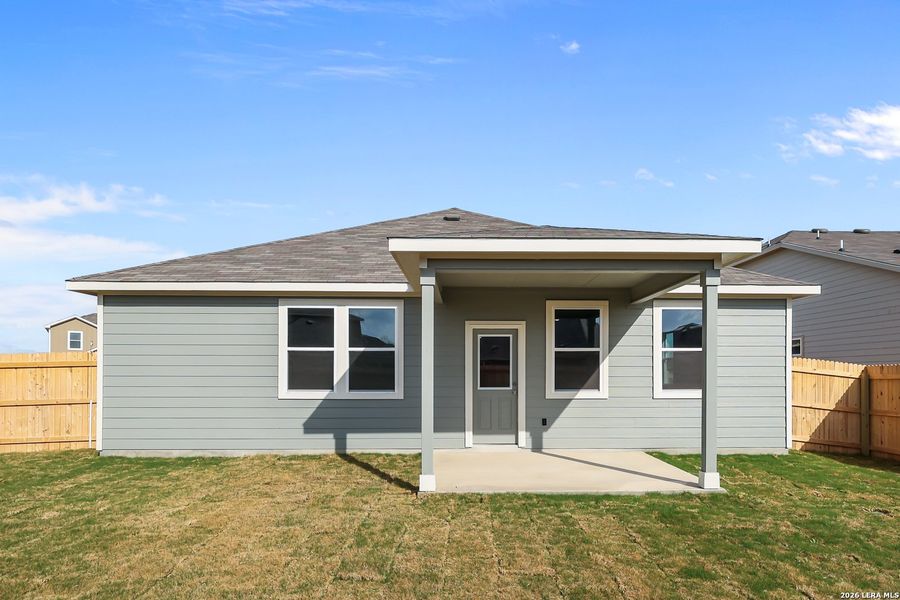 Exterior details and patio area of a home in Cinco Lakes, San Antonio (Image 3).