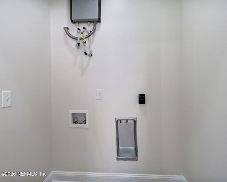 Spacious, unfurnished interior of a new home in , Jacksonville (Image 40).