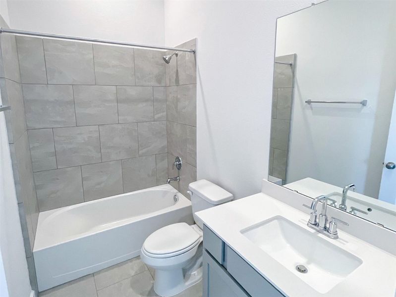 Furnished interior view inside a new home in Canterra Creek  60', Rosharon (Image 9).