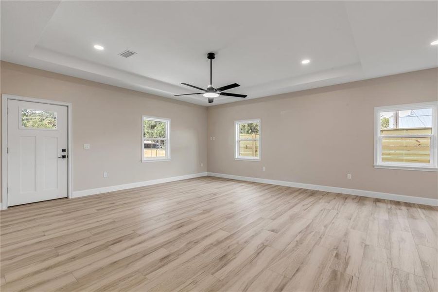 Spacious, unfurnished interior of a new home in , Oak Hill (Image 20).