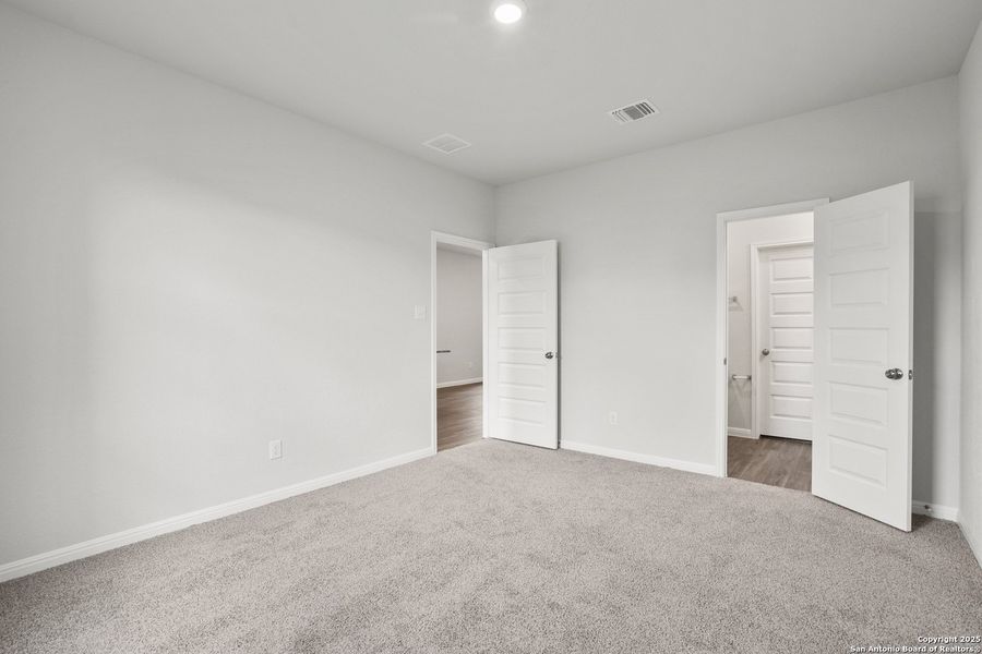 Spacious, unfurnished interior of a new home in Melissa Ranch, San Antonio (Image 15). Spacious, unfurnished interior of a new home in Melissa Ranch, San Antonio (Image 15).
