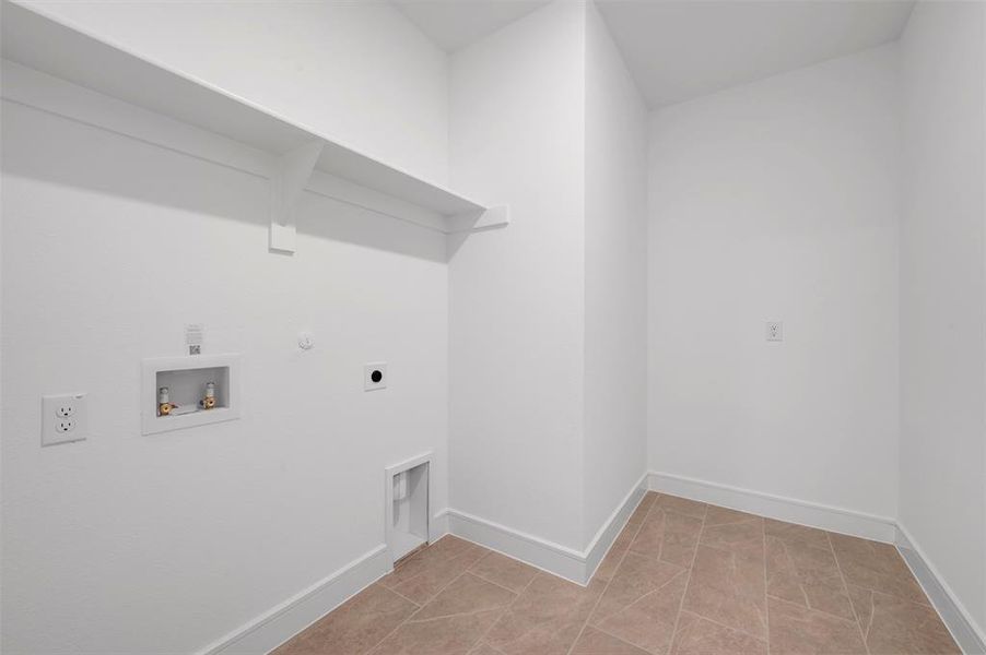 Spacious, unfurnished interior of a new home in Kreymer at the Park, Wylie (Image 22). Spacious, unfurnished interior of a new home in Kreymer at the Park, Wylie (Image 22).