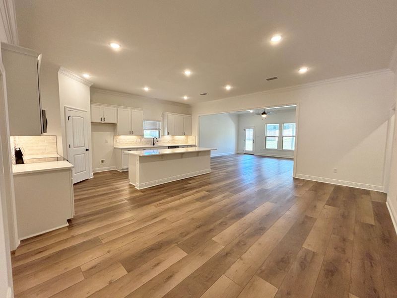 Spacious, unfurnished interior of a new home in Young Oaks, Crestview (Image 11).