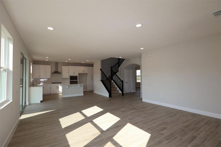 Spacious, unfurnished interior of a new home in Emerson Pointe, Apopka (Image 16).