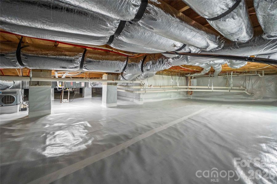 Encapsulated crawlspace