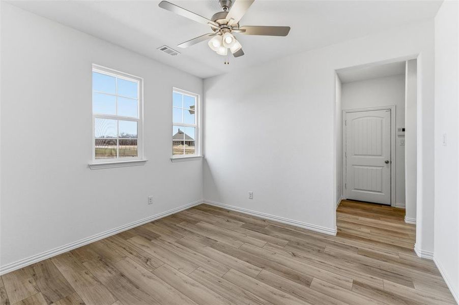 Spacious, unfurnished interior of a new home in Oak Grove Addition, Springtown (Image 20).