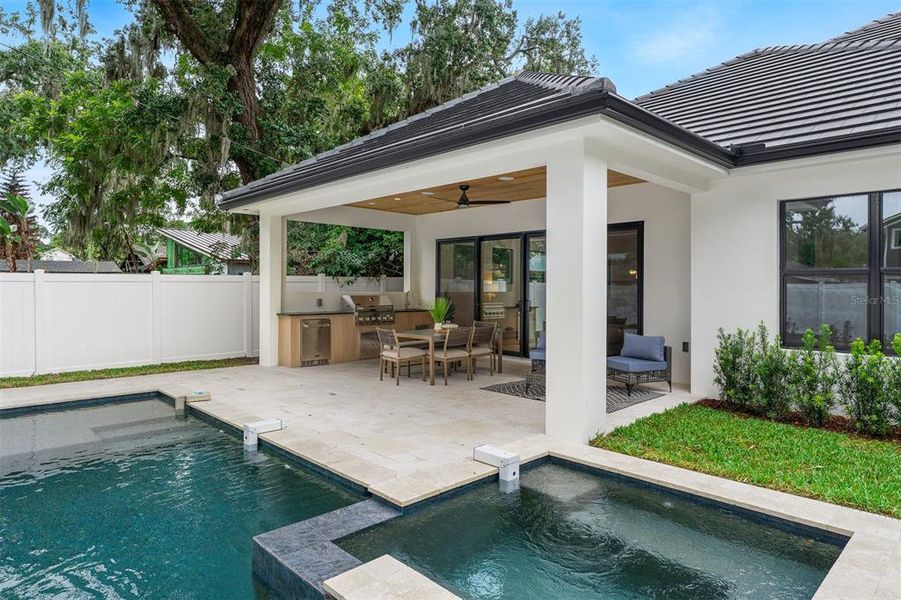 Exterior details and patio area of a home in , Orlando (Image 28).