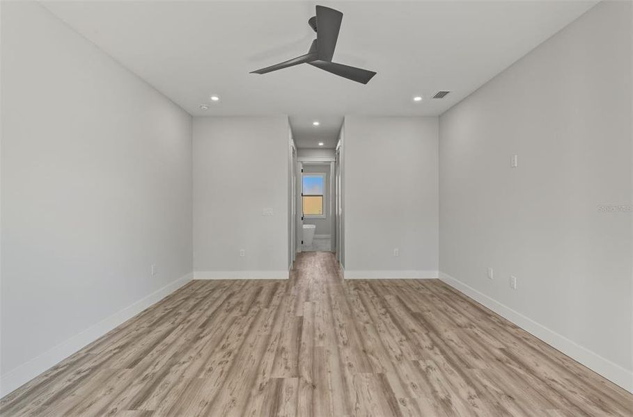 Spacious, unfurnished interior of a new home in , Rotonda West (Image 39).