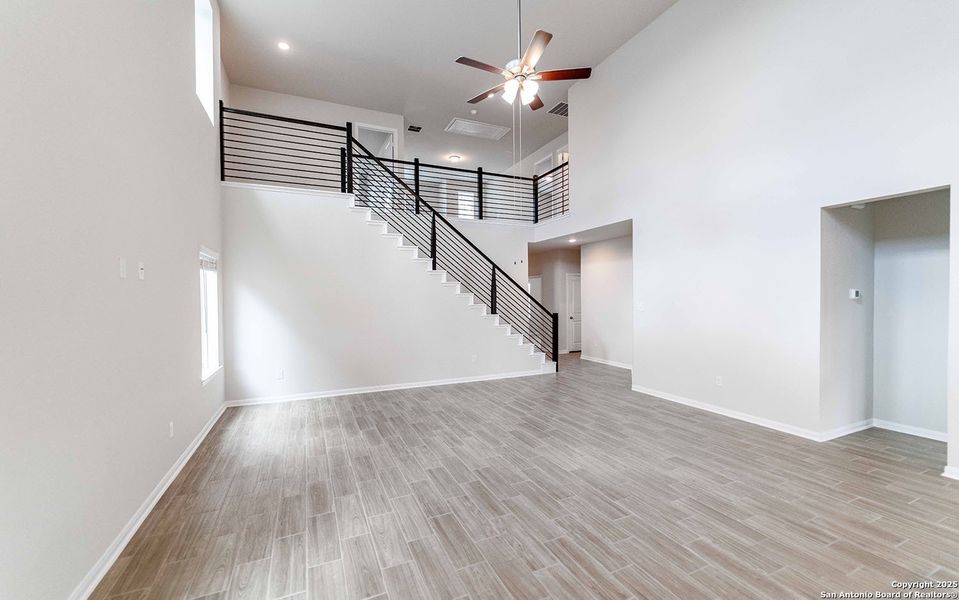 Spacious, unfurnished interior of a new home in Swenson Heights, Seguin (Image 9).