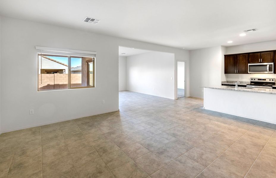 Spacious, unfurnished interior of a new home in Copper Falls, Buckeye (Image 17).