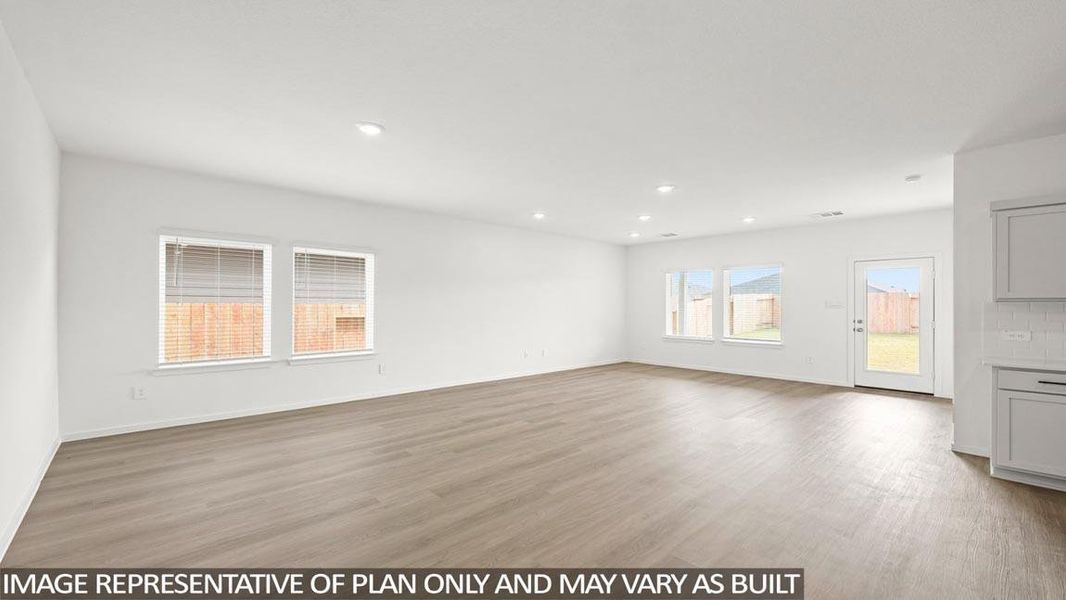 Spacious, unfurnished interior of a new home in Granger Pines, Conroe (Image 10).