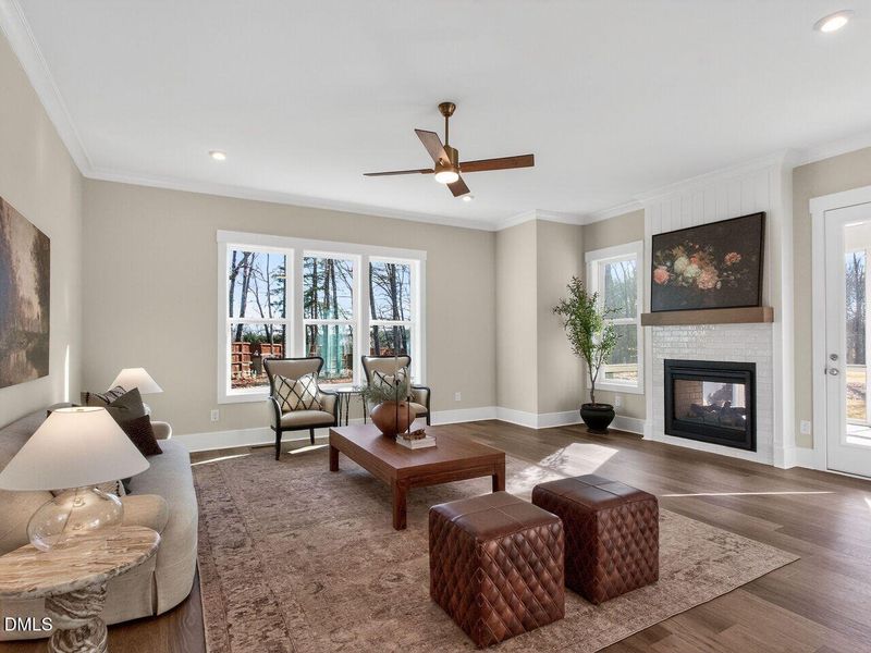 019-1280x960-family-room