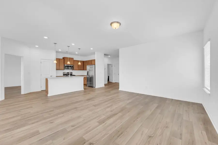 Spacious, unfurnished interior of a new home in Stratford Station, Lebanon (Image 20).