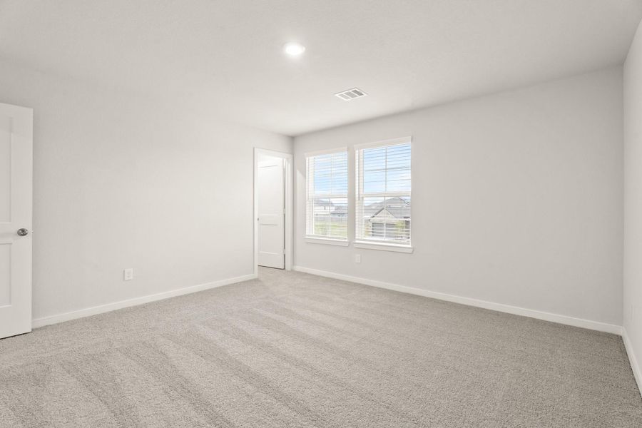 Spacious, unfurnished interior of a new home in Trails at Woodhaven, La Marque (Image 15).