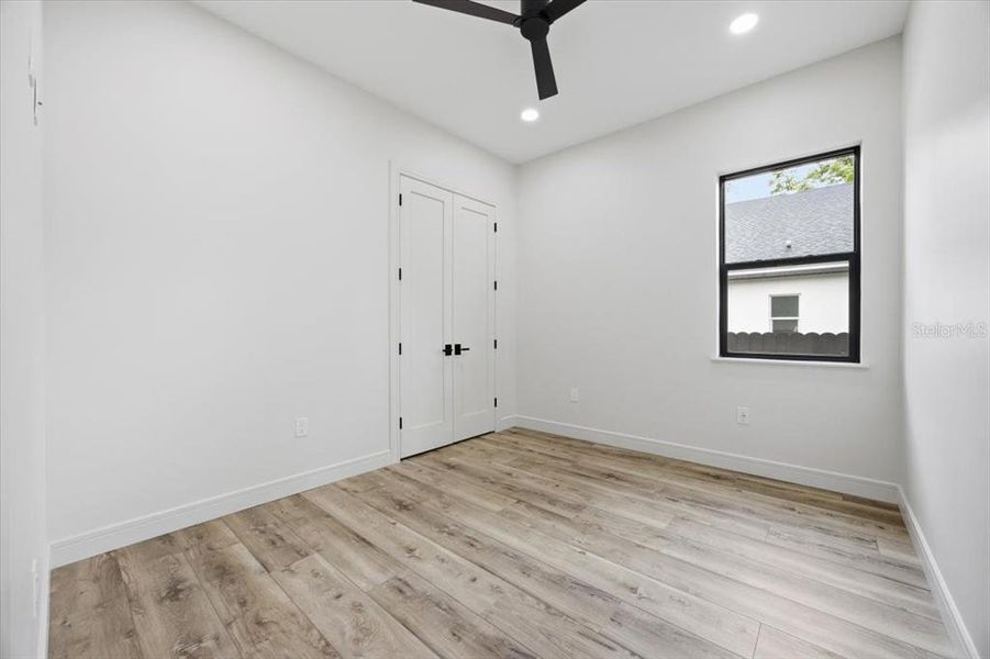 Spacious, unfurnished interior of a new home in , Plant City (Image 24).