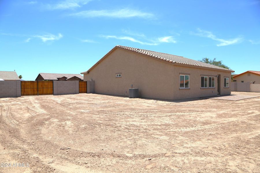 Side Yard w/ RV Gate