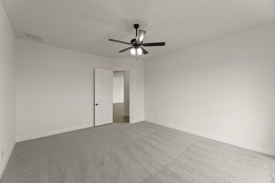 Spacious, unfurnished interior of a new home in Settler's Glen, New Fairview (Image 23).