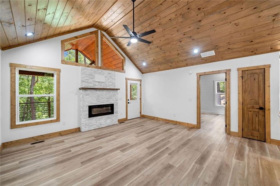 Spacious, unfurnished interior of a new home in , Ellijay (Image 21).