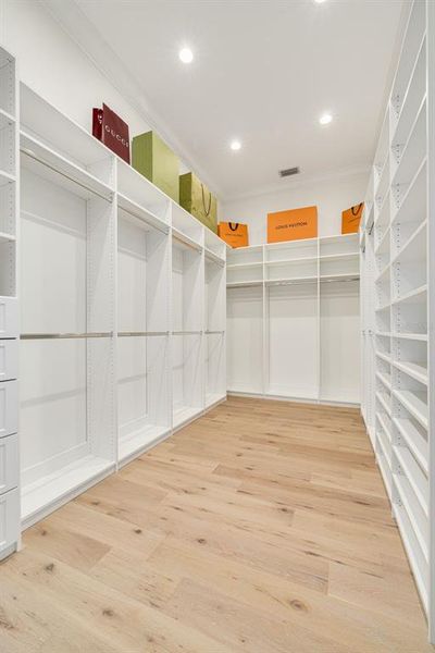 Spacious, unfurnished interior of a new home in , Belleair (Image 22).