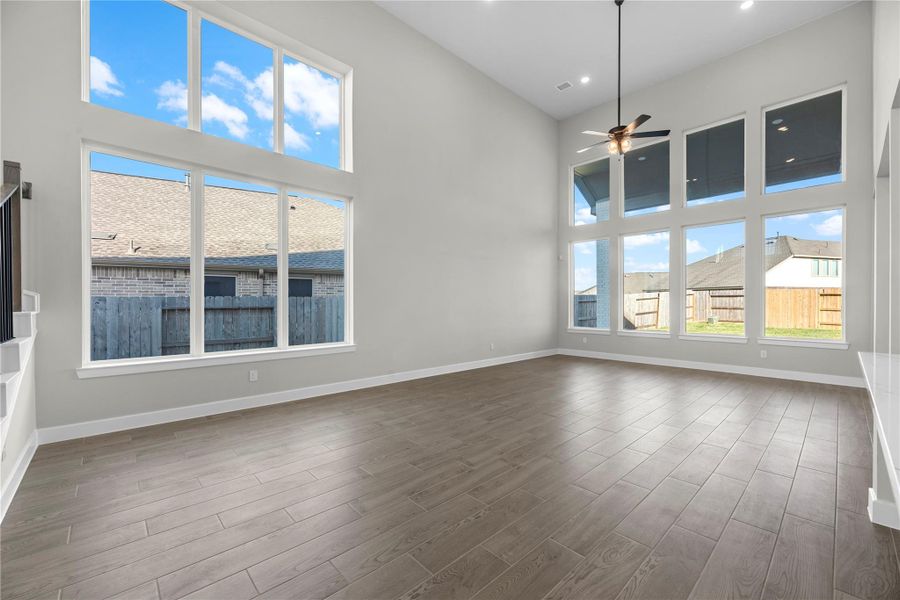 Representative image. Features, specifications, selections and colors may vary.