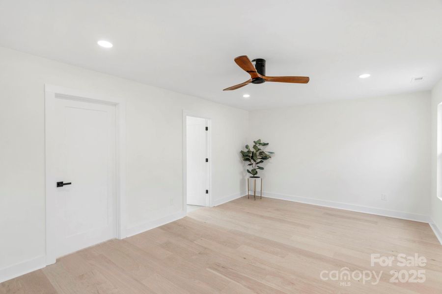 Spacious, unfurnished interior of a new home in , Waxhaw (Image 18). Spacious, unfurnished interior of a new home in , Waxhaw (Image 18).