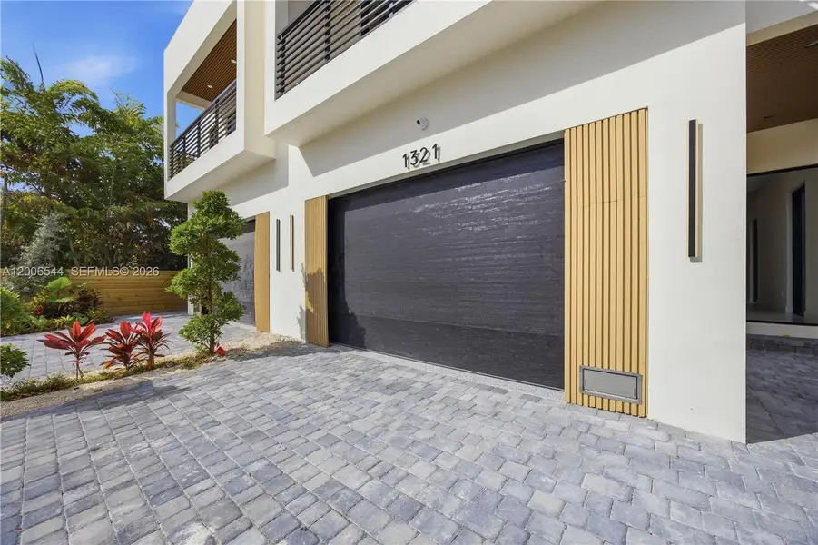 Exterior details and patio area of a home in , Fort Lauderdale (Image 20).