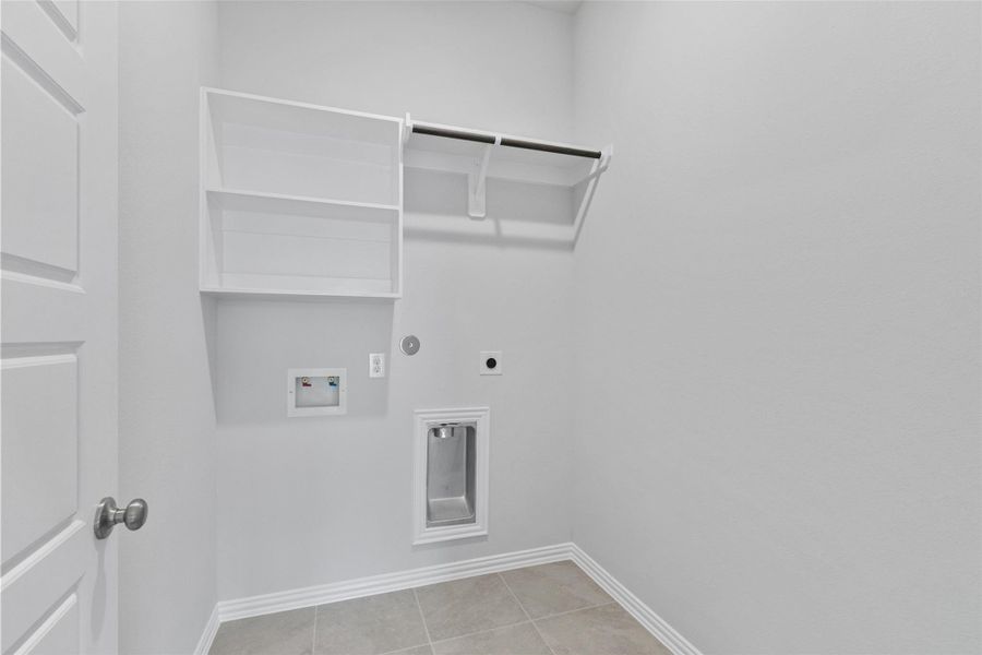 Spacious, unfurnished interior of a new home in Beamer Villas, Friendswood (Image 14).