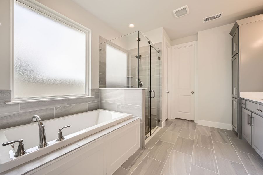 Plan 1568 Representative Photo - Main Bathroom Plan 1568 Representative Photo - Main Bathroom