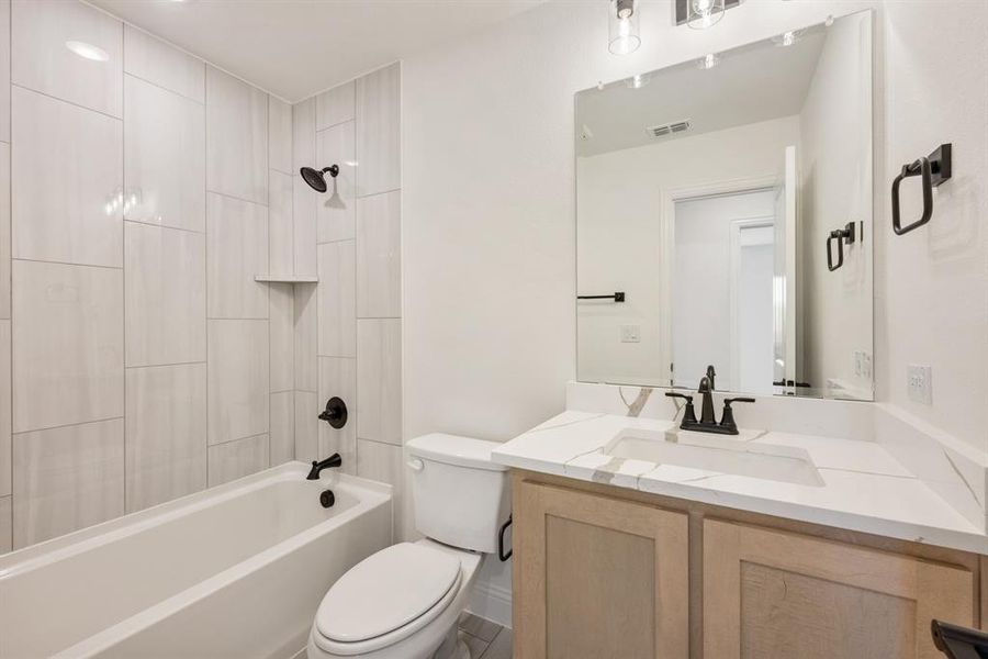 Furnished interior view inside a new home in Eagle Glen 50, Alvarado (Image 13). Furnished interior view inside a new home in Eagle Glen 50, Alvarado (Image 13).