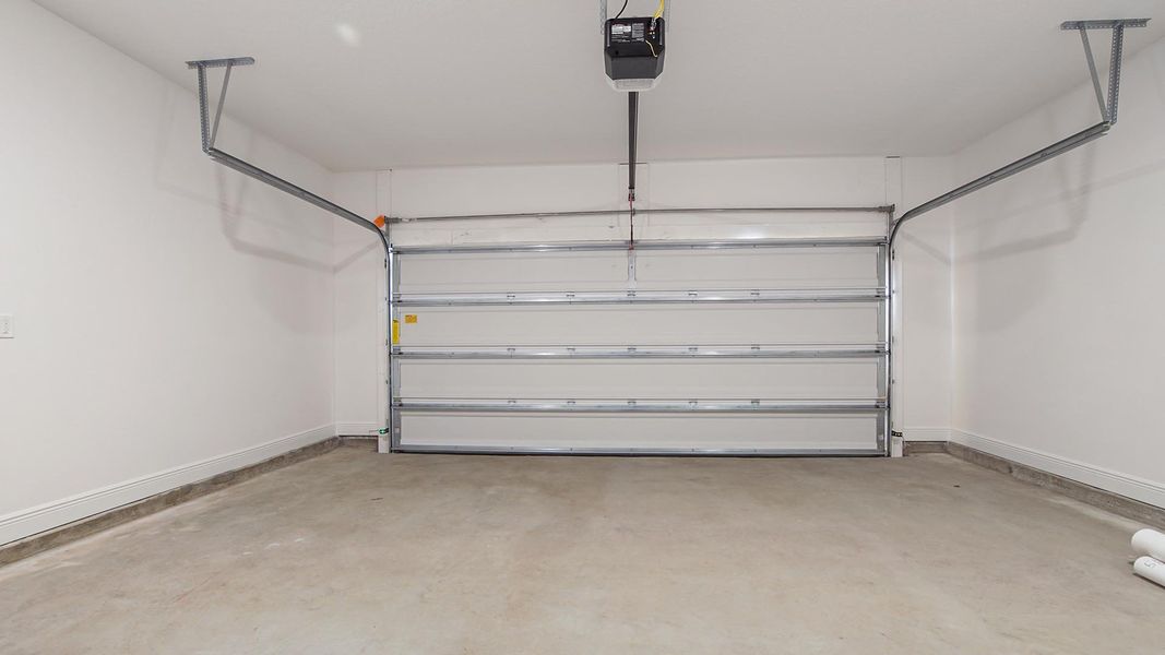 Spacious, unfurnished interior of a new home in Bayside at Ward Creek, Panama City Beach (Image 43).