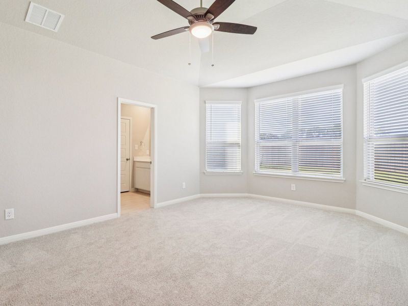 Spacious, unfurnished interior of a new home in Kallison Ranch, San Antonio (Image 22).