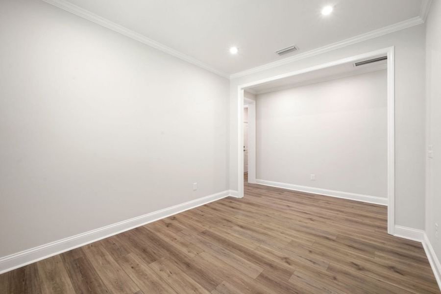 Spacious, unfurnished interior of a new home in Waterways, Richmond Hill (Image 61).