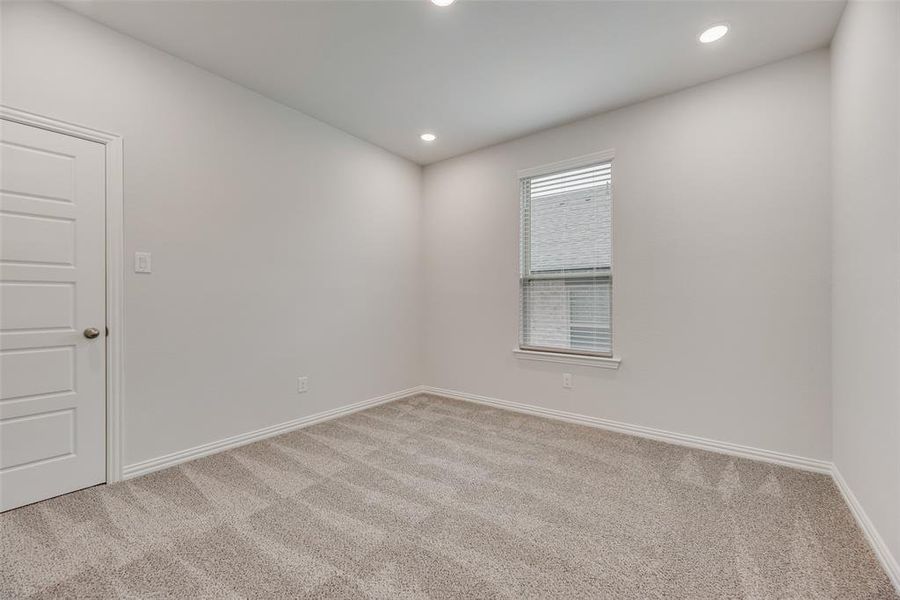 Spacious, unfurnished interior of a new home in Villages of Hurricane Creek, Anna (Image 21).