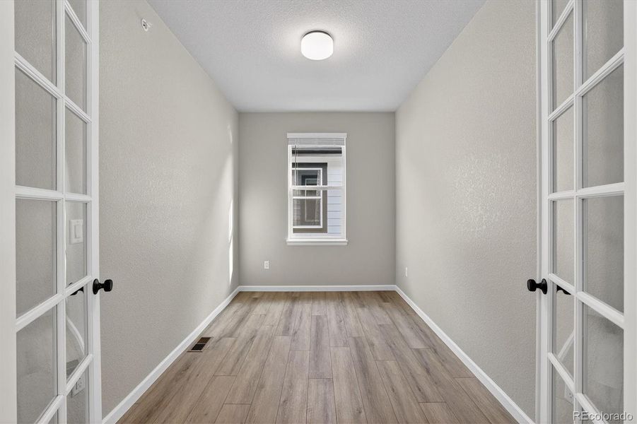 Spacious, unfurnished interior of a new home in Deer Creek, Littleton (Image 21).