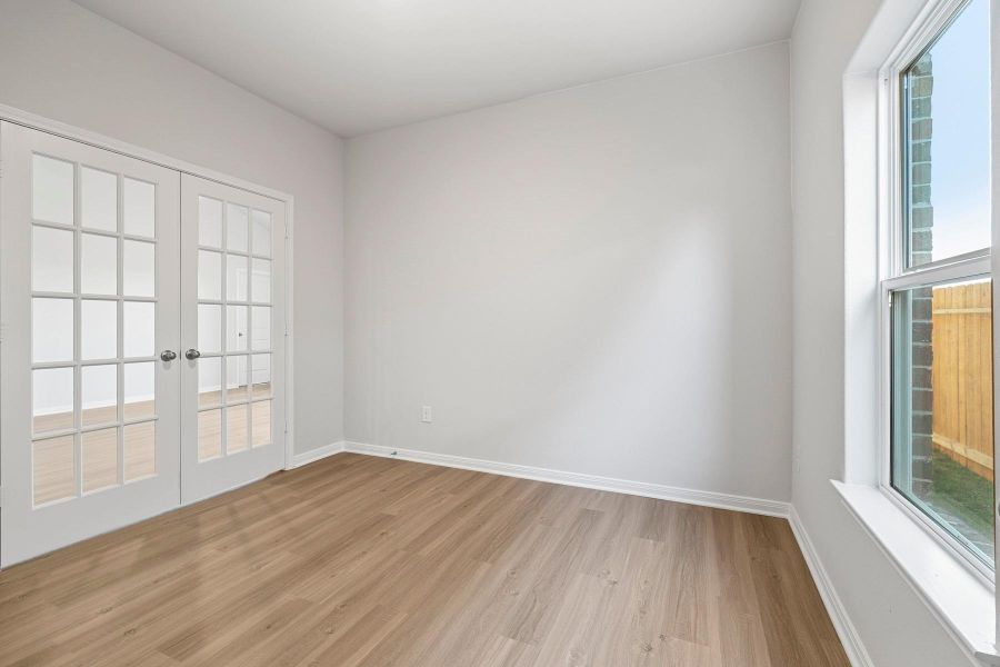 Spacious, unfurnished interior of a new home in Trails at Cochran Ranch, Waller (Image 15).