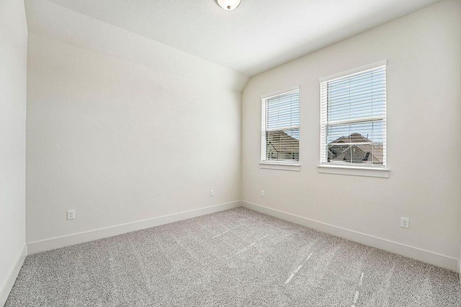 Spacious, unfurnished interior of a new home in Sunfield, Buda (Image 22).