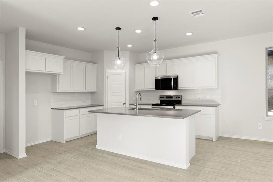 08. 3101 Yellow Pine - Kitchen (2)