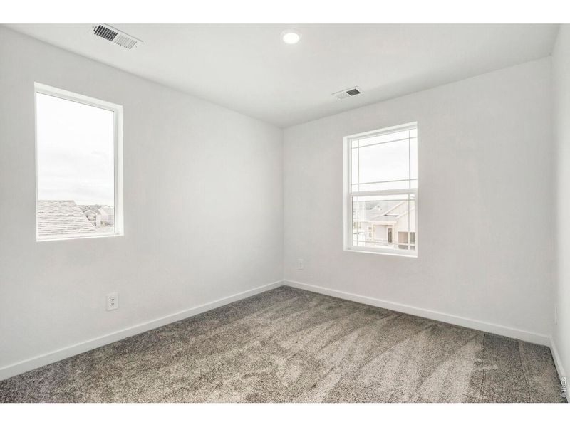 Spacious, unfurnished interior of a new home in Kinston, Loveland (Image 10).
