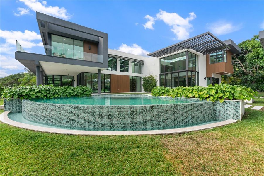 Community amenities in , Pinecrest (Image 33).